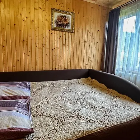 за рікою Tatariv