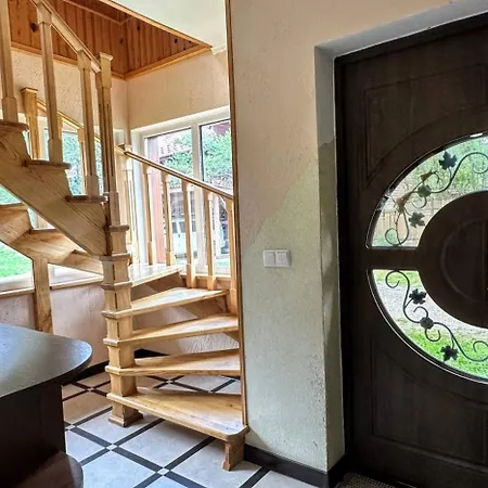 Apartamento за рікою Tatariv