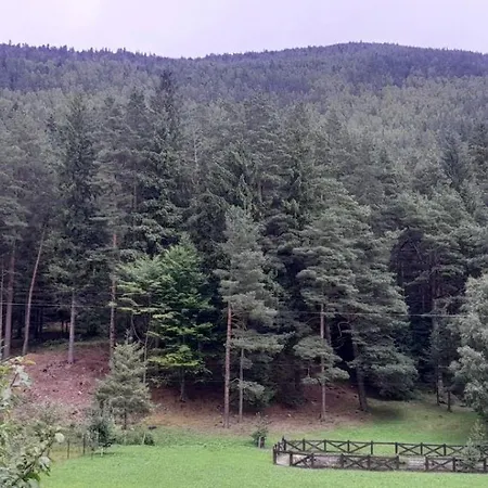 за рікою Apartamento Tatariv