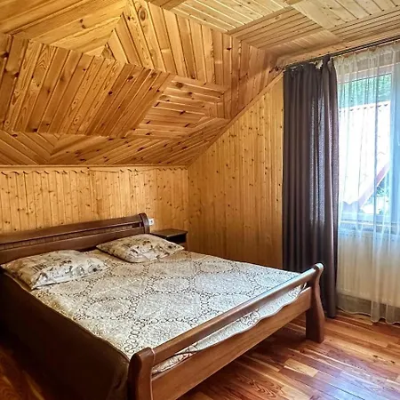 за рікою Apartamento Tatariv