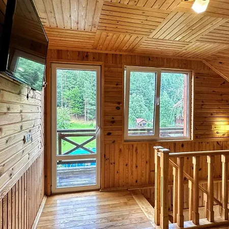 Apartamento за рікою Tatariv